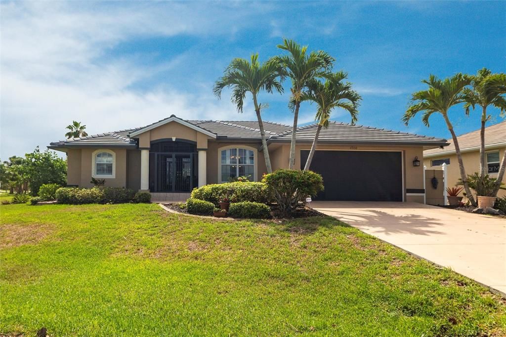 For Sale: $665,000 (3 beds, 2 baths, 1995 Square Feet)