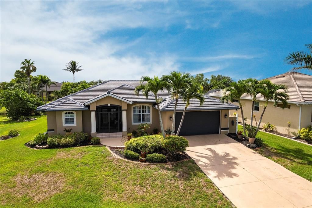 For Sale: $665,000 (3 beds, 2 baths, 1995 Square Feet)