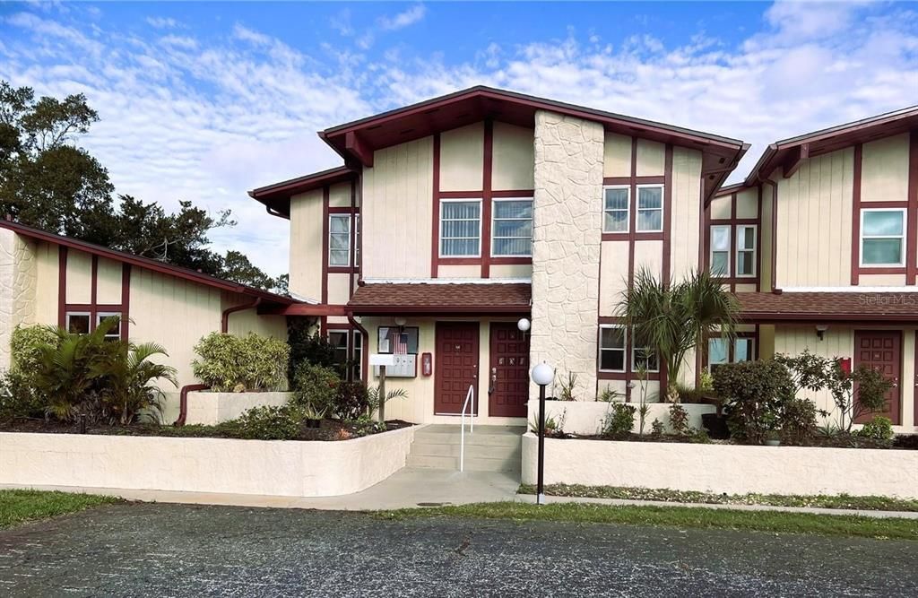 最近售出: $90,000 (2 贝兹, 2 浴室, 1228 平方英尺)