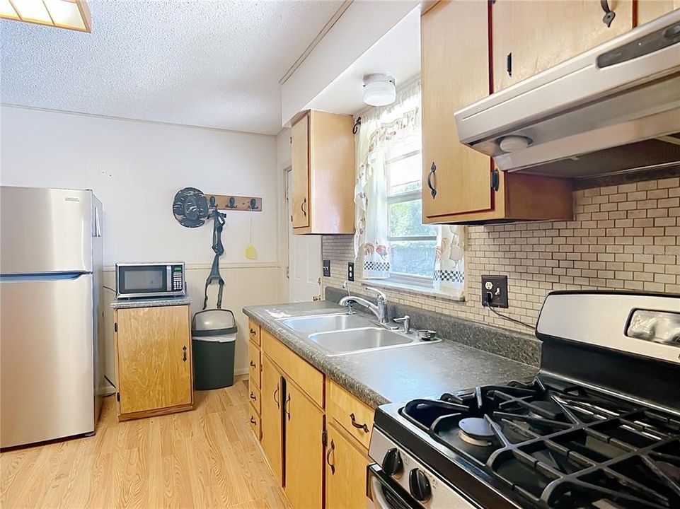 待售: $529,900 (4 贝兹, 2 浴室, 1400 平方英尺)