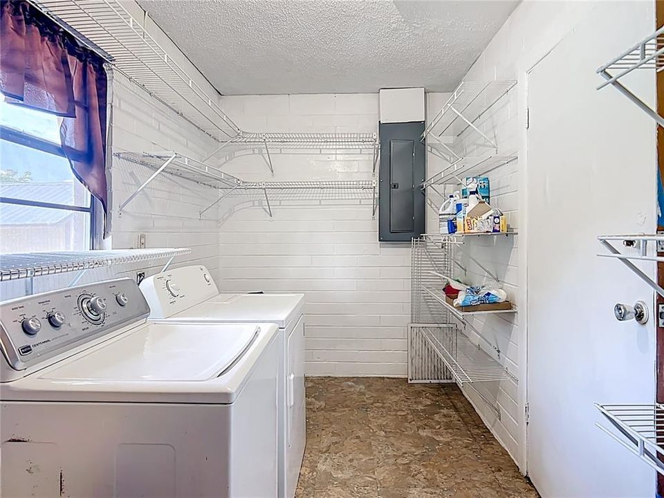 待售: $529,900 (4 贝兹, 2 浴室, 1400 平方英尺)