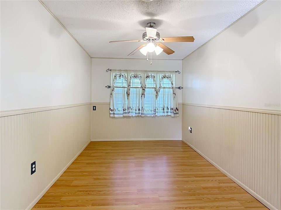 待售: $529,900 (4 贝兹, 2 浴室, 1400 平方英尺)