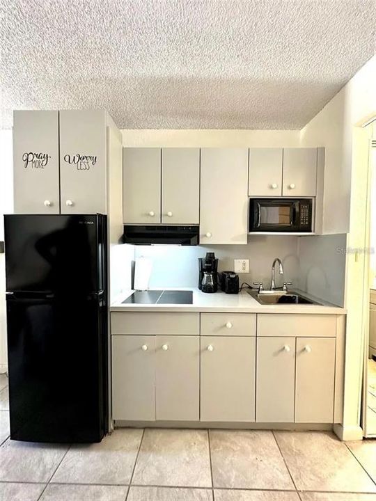 出租: $880 (1 贝兹, 1 浴室, 300 平方英尺)