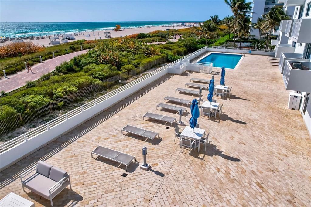 For Sale: $419,550 (1 beds, 1 baths, 662 Square Feet)