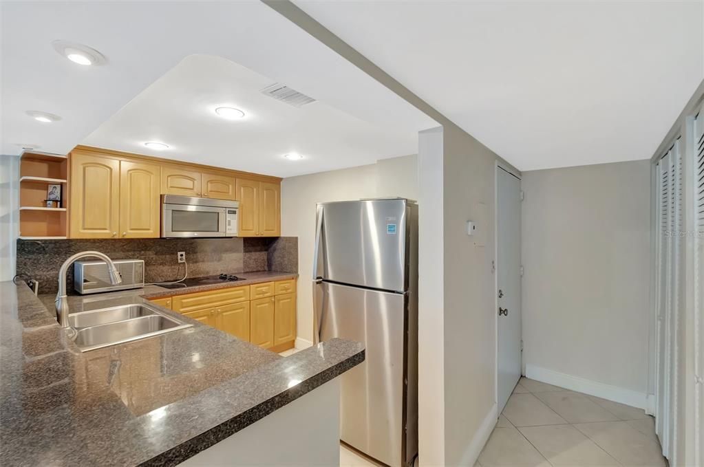 For Sale: $419,550 (1 beds, 1 baths, 662 Square Feet)