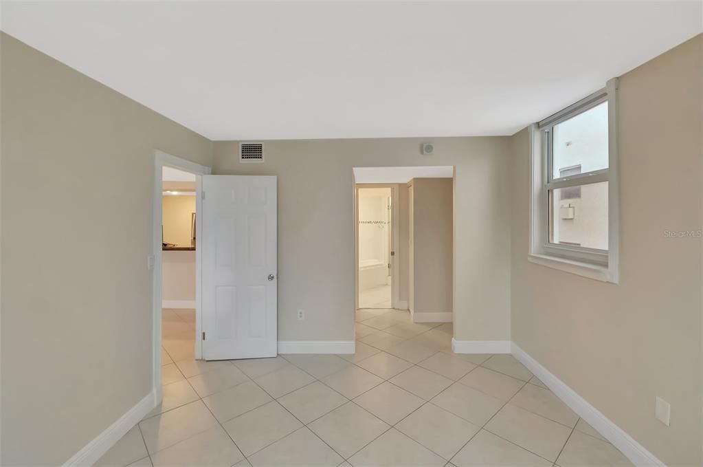 For Sale: $419,550 (1 beds, 1 baths, 662 Square Feet)