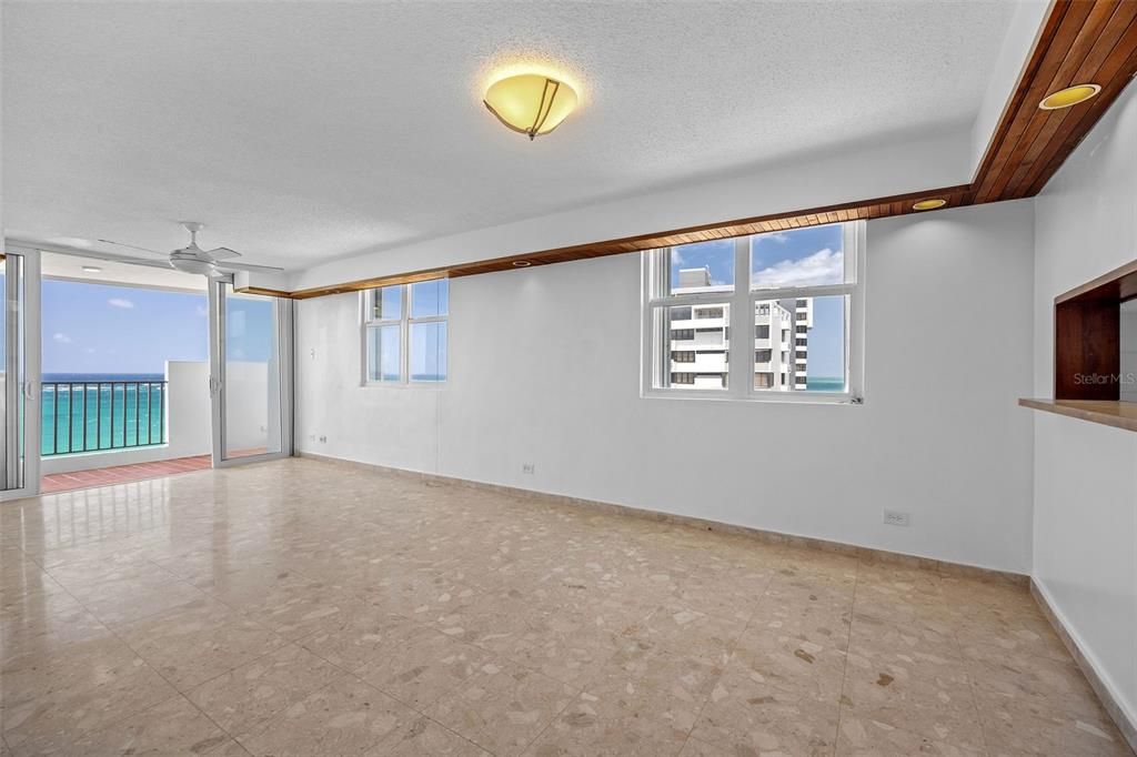 Под контрактом: $895,000 (3 спален, 2 ванн, 1208 Квадратных фут)