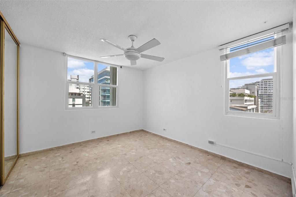 Под контрактом: $895,000 (3 спален, 2 ванн, 1208 Квадратных фут)