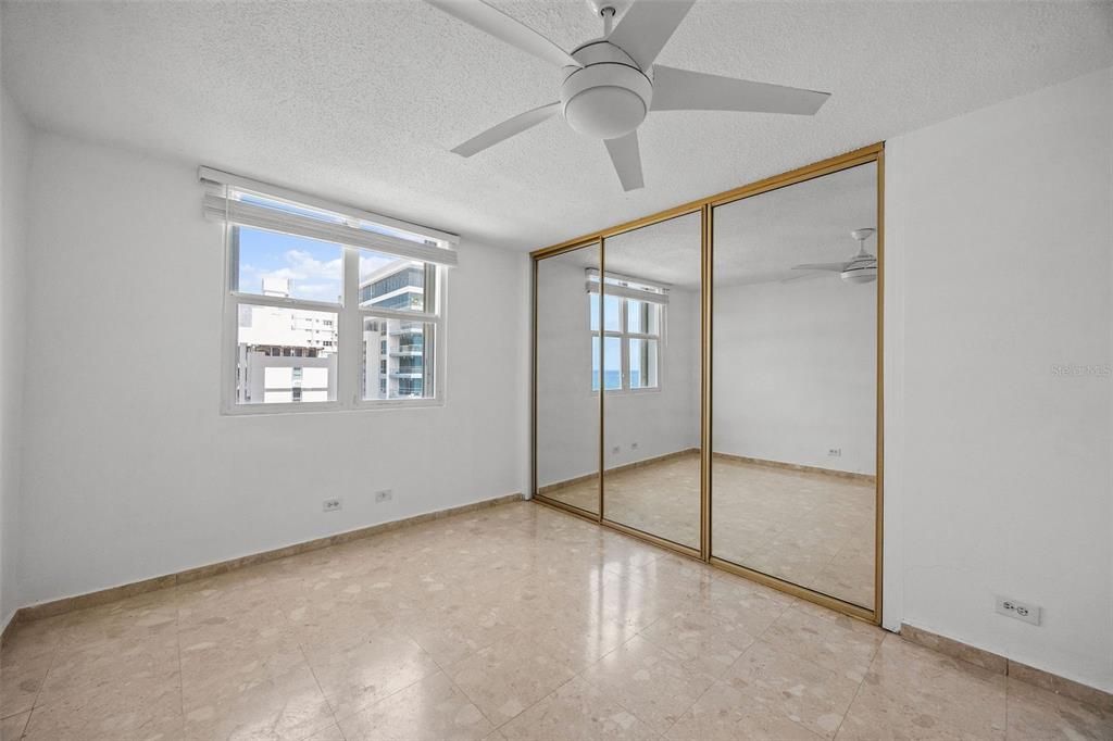 Под контрактом: $895,000 (3 спален, 2 ванн, 1208 Квадратных фут)