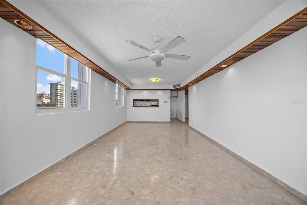 Под контрактом: $895,000 (3 спален, 2 ванн, 1208 Квадратных фут)