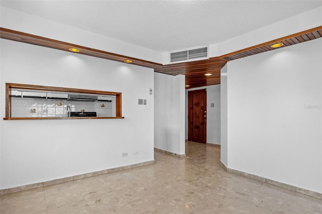 Под контрактом: $895,000 (3 спален, 2 ванн, 1208 Квадратных фут)