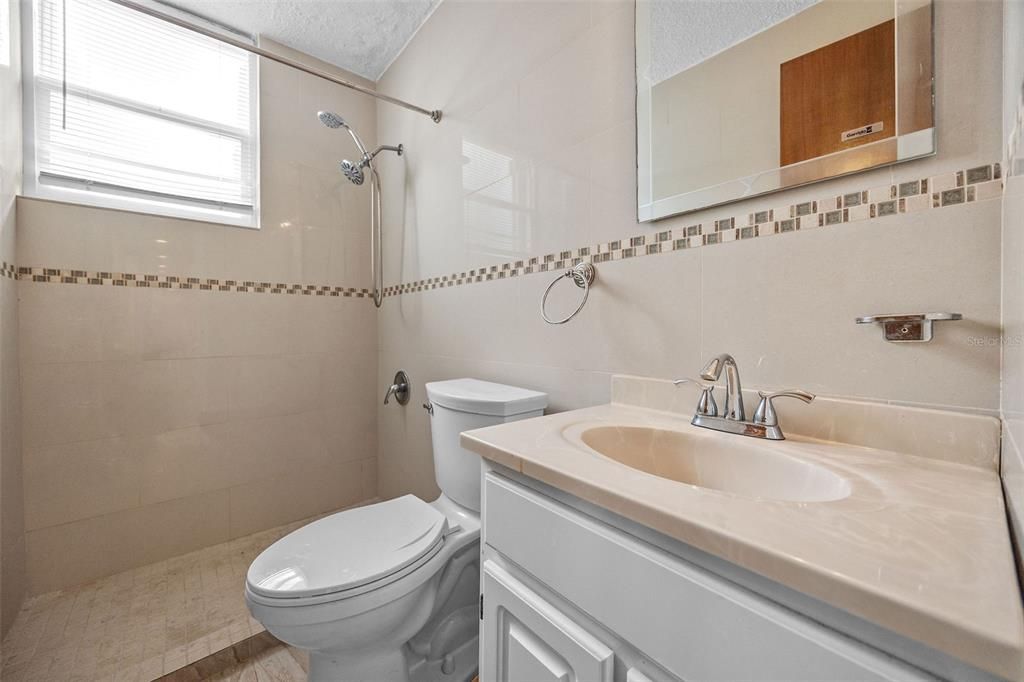 Под контрактом: $895,000 (3 спален, 2 ванн, 1208 Квадратных фут)