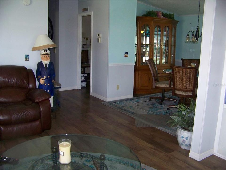 Под контрактом: $174,500 (2 спален, 2 ванн, 1340 Квадратных фут)