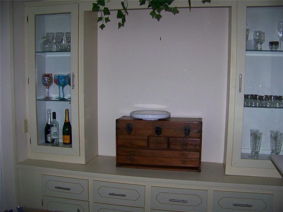 Под контрактом: $174,500 (2 спален, 2 ванн, 1340 Квадратных фут)