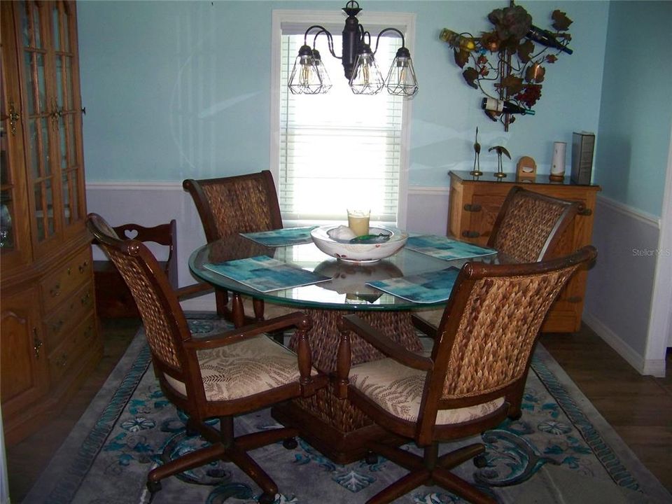 Под контрактом: $174,500 (2 спален, 2 ванн, 1340 Квадратных фут)