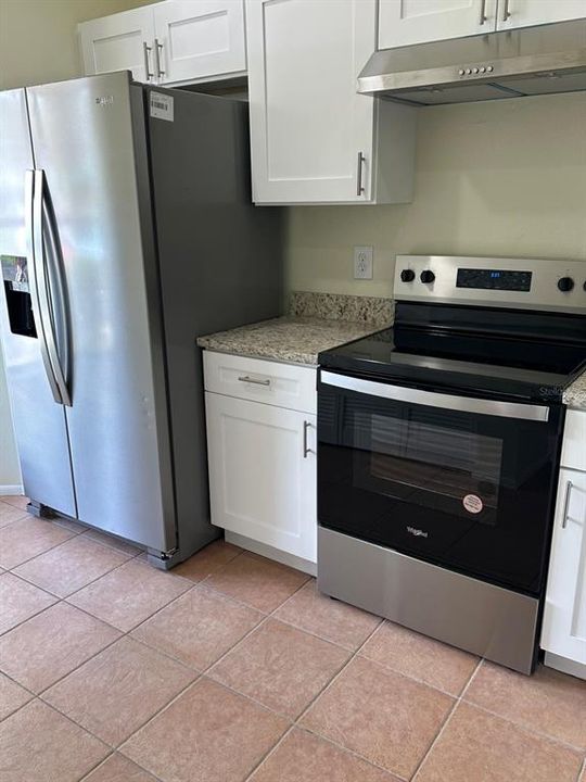 合同活跃: $194,990 (1 贝兹, 1 浴室, 709 平方英尺)