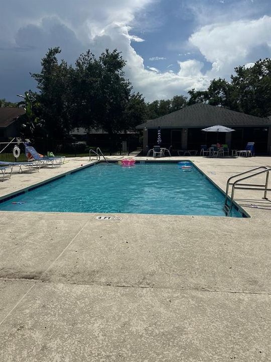 合同活跃: $194,990 (1 贝兹, 1 浴室, 709 平方英尺)