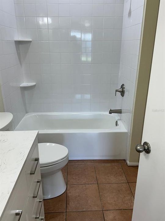 合同活跃: $194,990 (1 贝兹, 1 浴室, 709 平方英尺)