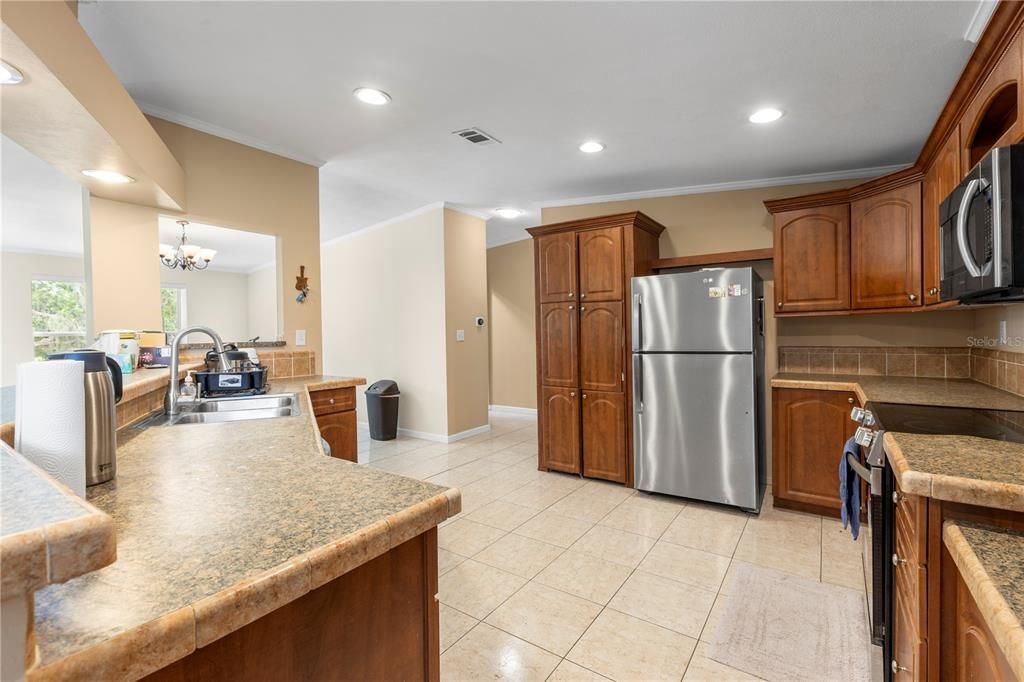 For Sale: $599,990 (3 beds, 2 baths, 1932 Square Feet)