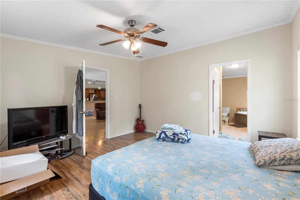 For Sale: $599,990 (3 beds, 2 baths, 1932 Square Feet)