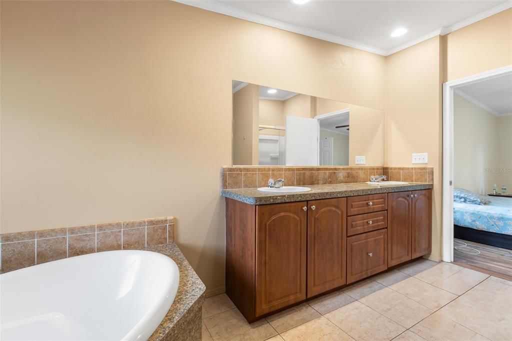 For Sale: $599,990 (3 beds, 2 baths, 1932 Square Feet)