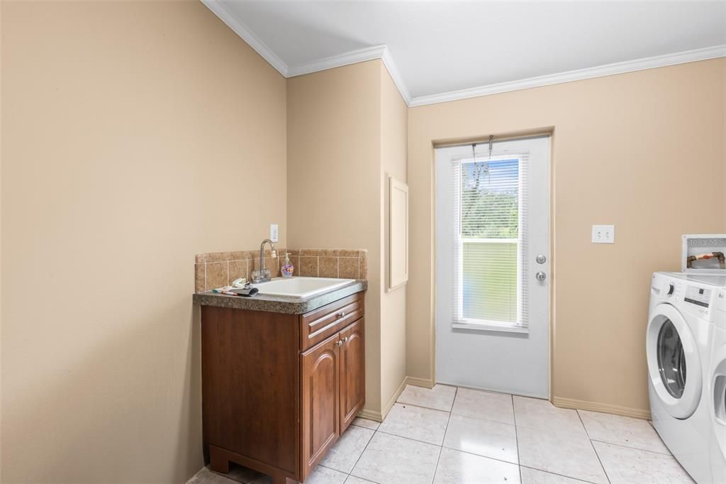 For Sale: $599,990 (3 beds, 2 baths, 1932 Square Feet)