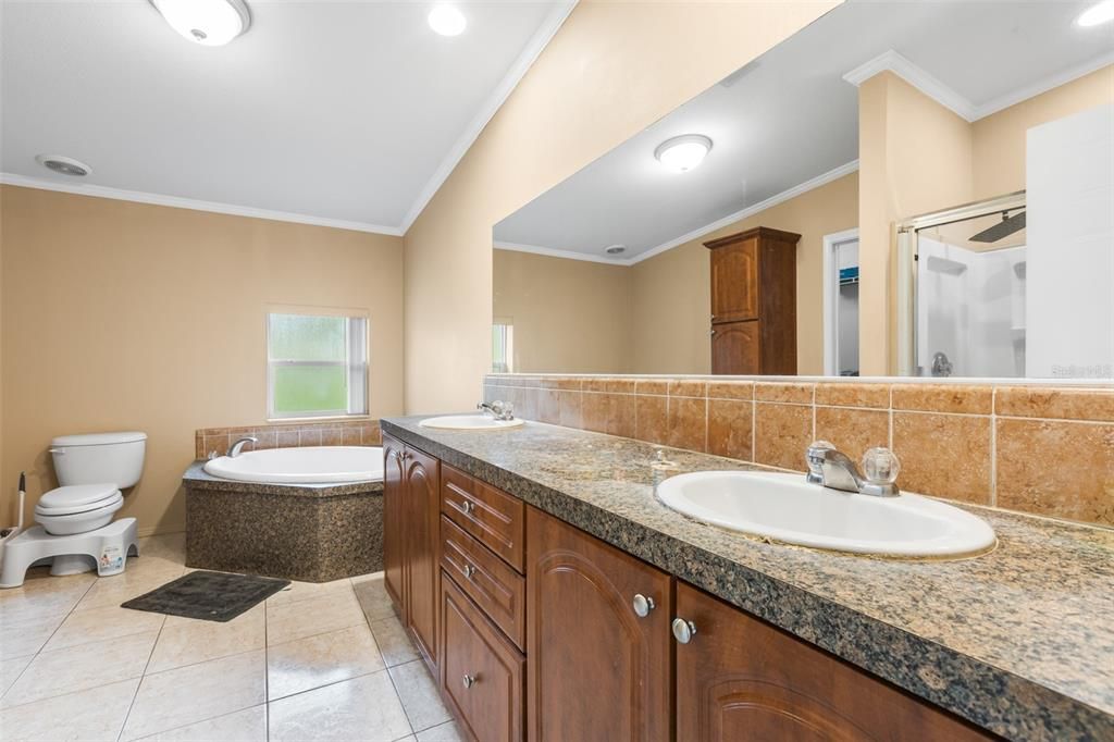 For Sale: $599,990 (3 beds, 2 baths, 1932 Square Feet)