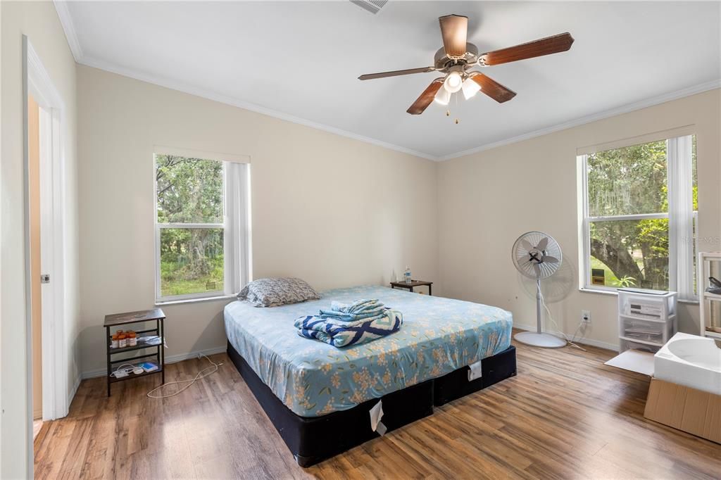 For Sale: $599,990 (3 beds, 2 baths, 1932 Square Feet)