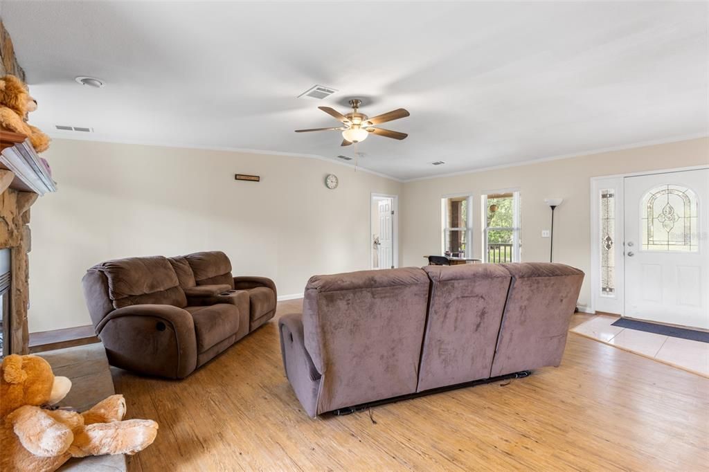 For Sale: $599,990 (3 beds, 2 baths, 1932 Square Feet)