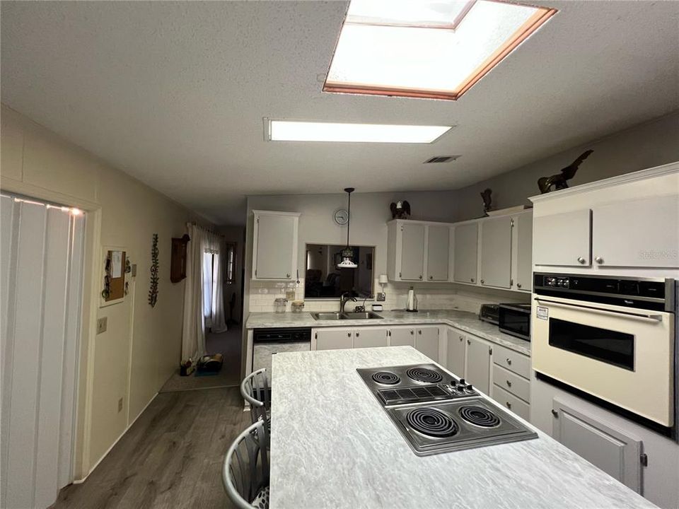 Activo con contrato: $149,000 (2 camas, 2 baños, 1288 Pies cuadrados)