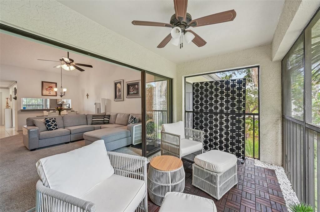 合同活跃: $257,980 (2 贝兹, 2 浴室, 1073 平方英尺)