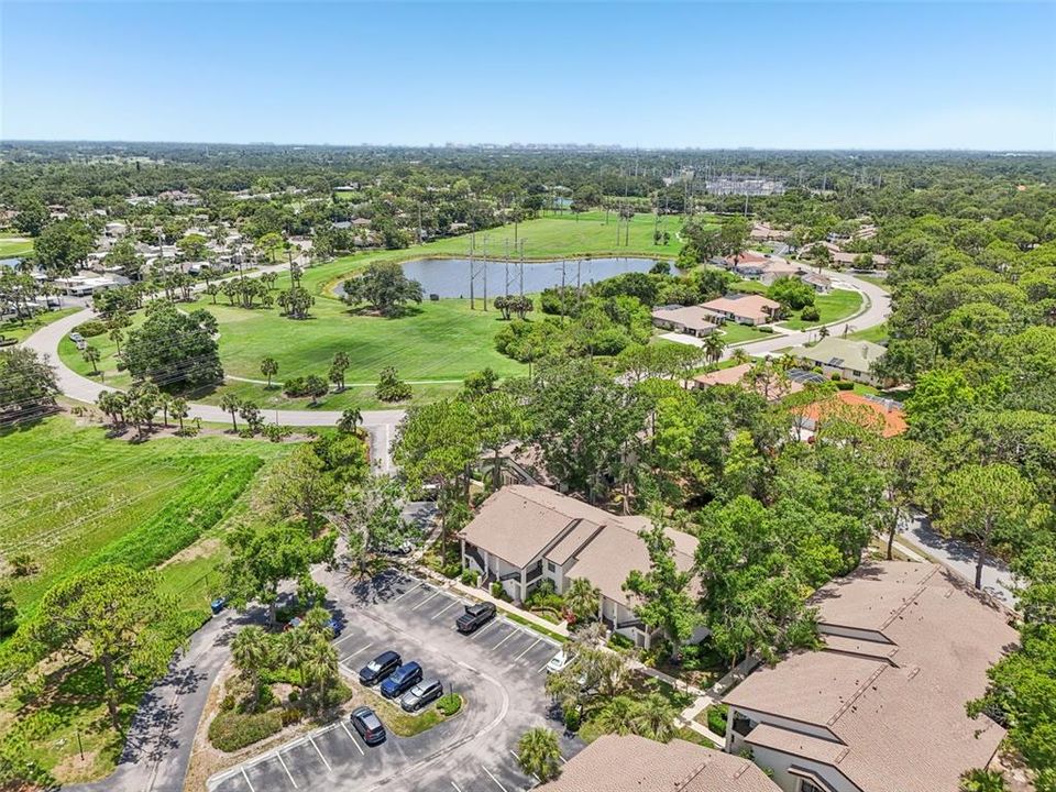 合同活跃: $257,980 (2 贝兹, 2 浴室, 1073 平方英尺)