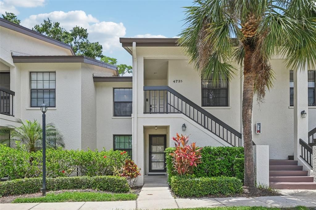 合同活跃: $257,980 (2 贝兹, 2 浴室, 1073 平方英尺)