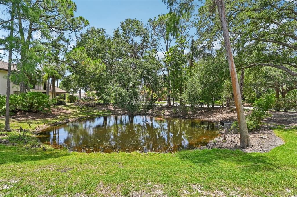 合同活跃: $257,980 (2 贝兹, 2 浴室, 1073 平方英尺)