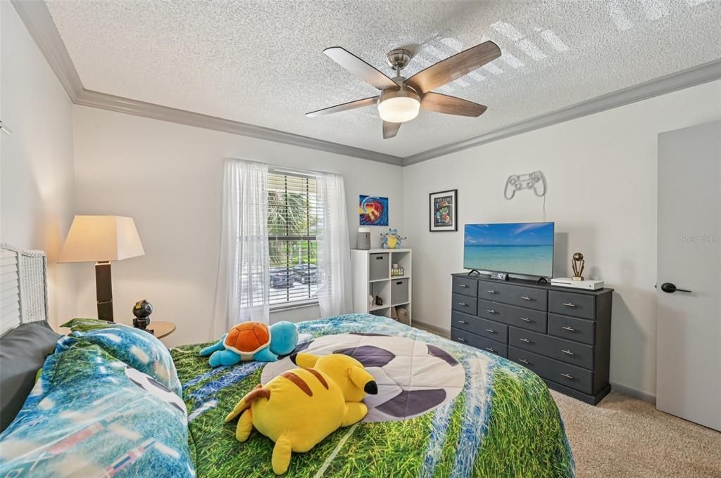 合同活跃: $257,980 (2 贝兹, 2 浴室, 1073 平方英尺)