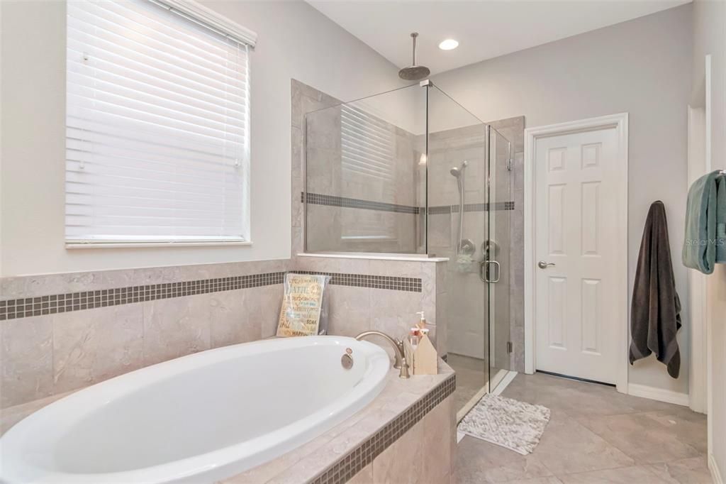 Active With Contract: $895,000 (6 beds, 4 baths, 4271 Square Feet)