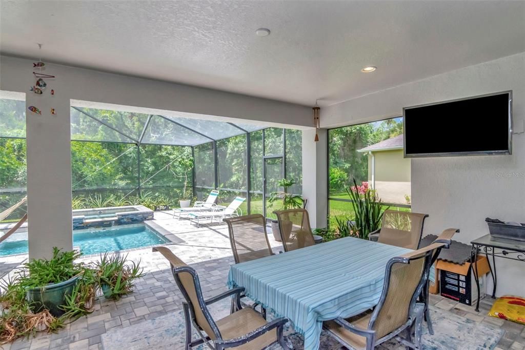 Active With Contract: $895,000 (6 beds, 4 baths, 4271 Square Feet)