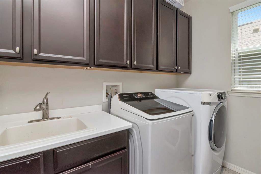 Active With Contract: $895,000 (6 beds, 4 baths, 4271 Square Feet)