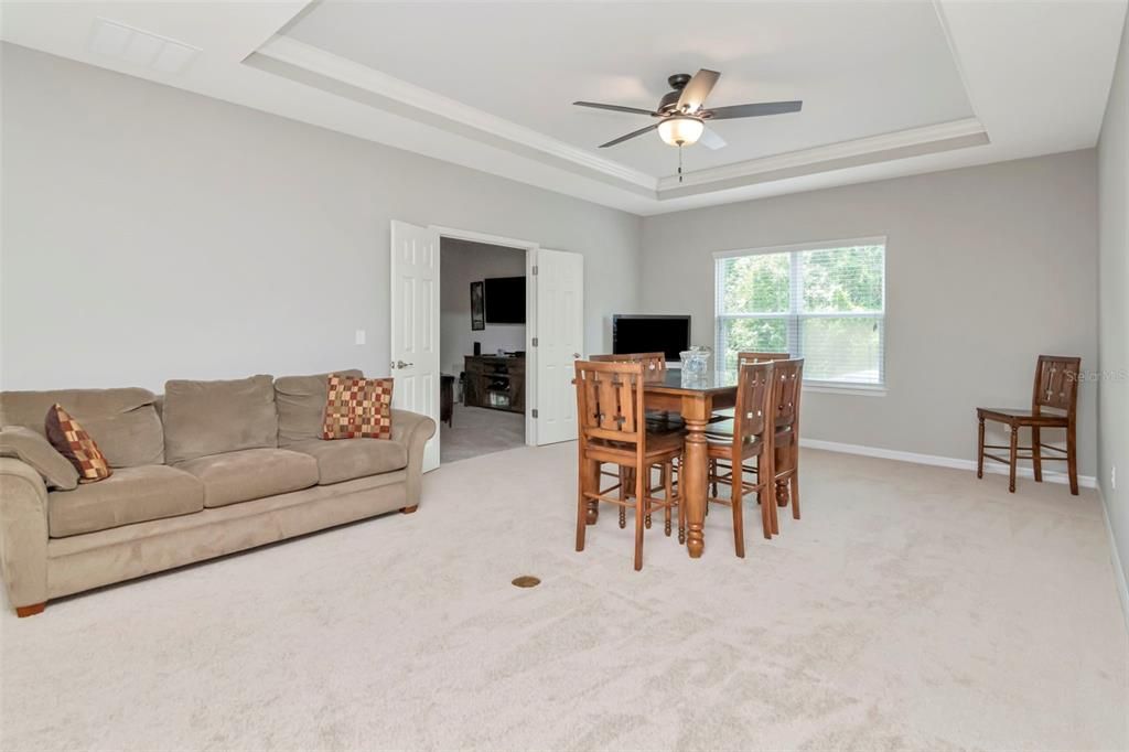 Active With Contract: $895,000 (6 beds, 4 baths, 4271 Square Feet)