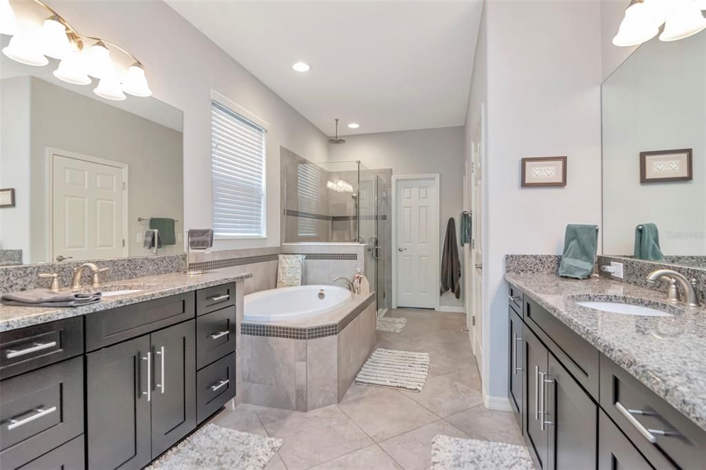 Active With Contract: $895,000 (6 beds, 4 baths, 4271 Square Feet)