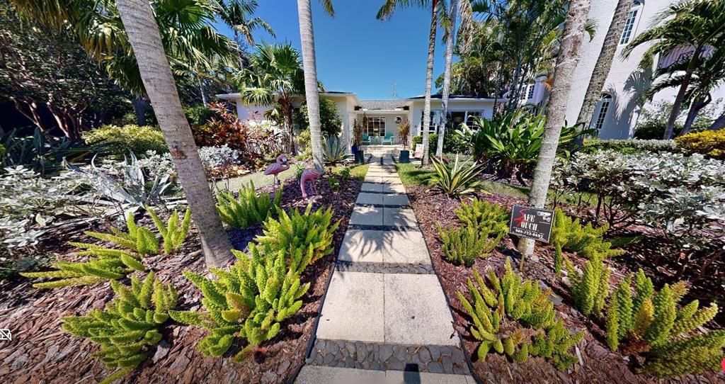 Под контрактом: $1,679,000 (3 спален, 3 ванн, 2550 Квадратных фут)