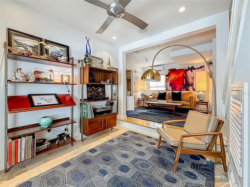 Под контрактом: $1,679,000 (3 спален, 3 ванн, 2550 Квадратных фут)