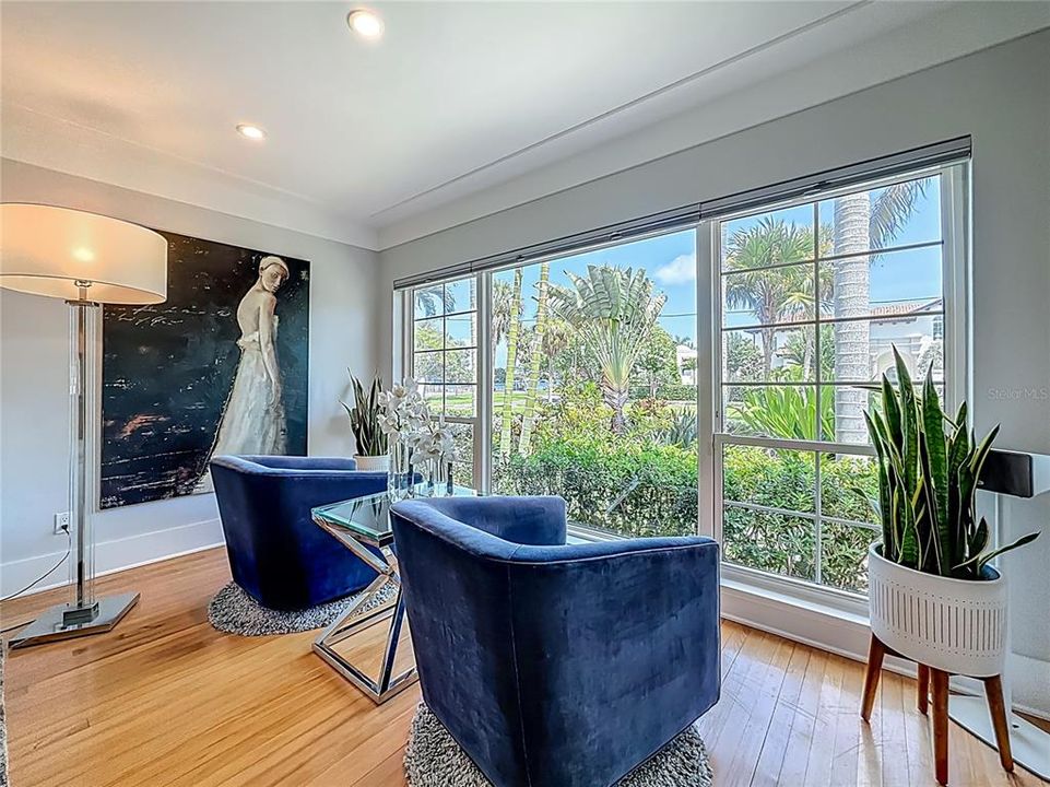 Под контрактом: $1,679,000 (3 спален, 3 ванн, 2550 Квадратных фут)