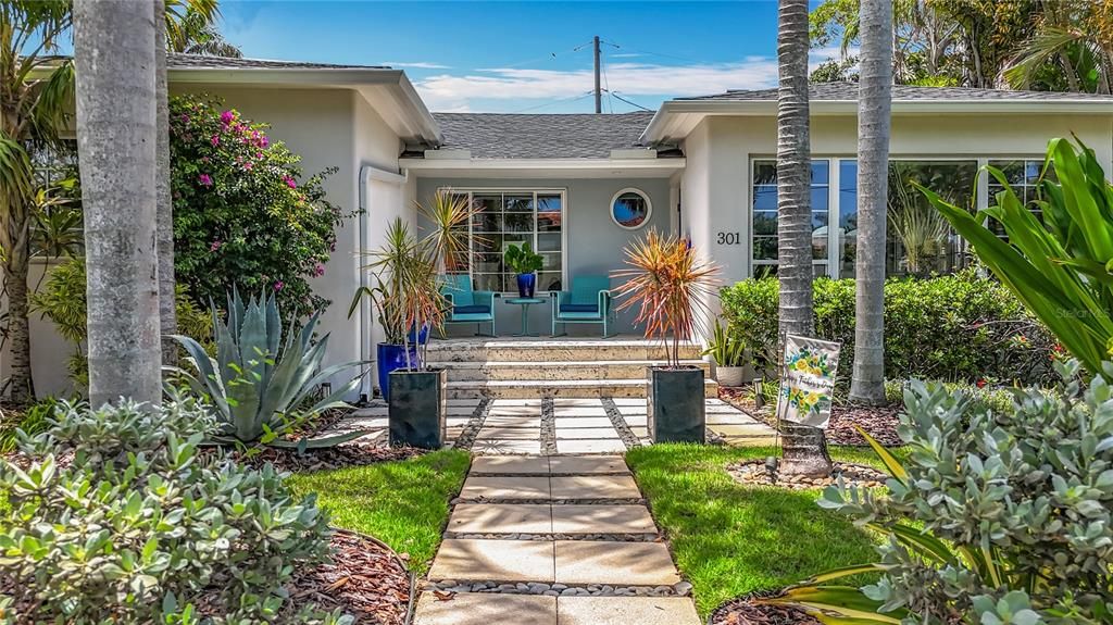 Под контрактом: $1,679,000 (3 спален, 3 ванн, 2550 Квадратных фут)