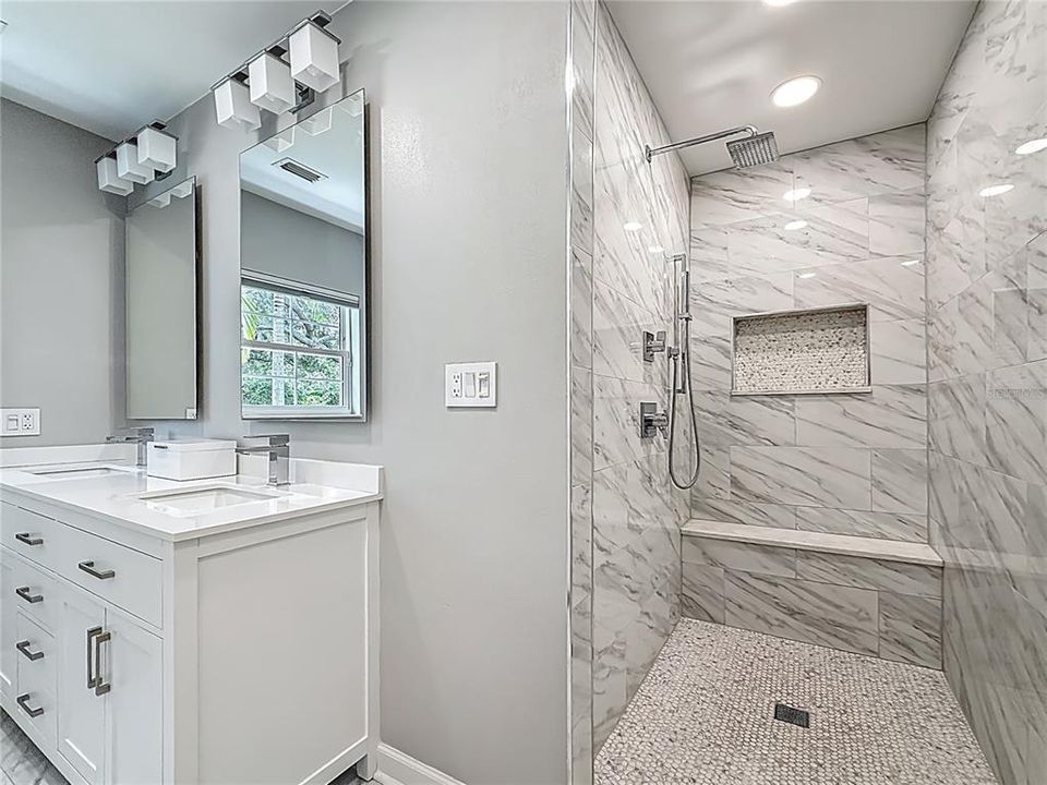 Под контрактом: $1,679,000 (3 спален, 3 ванн, 2550 Квадратных фут)