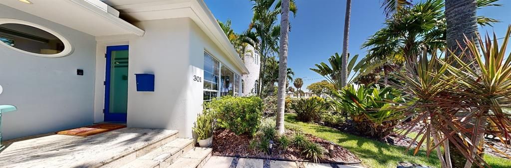 Под контрактом: $1,679,000 (3 спален, 3 ванн, 2550 Квадратных фут)