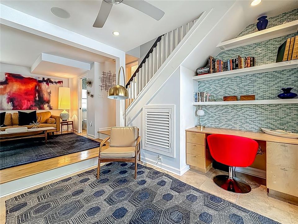 Под контрактом: $1,679,000 (3 спален, 3 ванн, 2550 Квадратных фут)