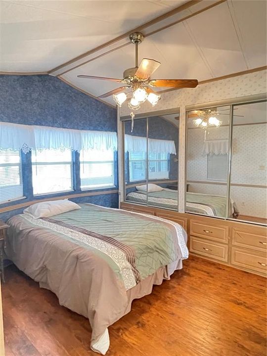 На продажу: $139,900 (1 спален, 1 ванн, 823 Квадратных фут)