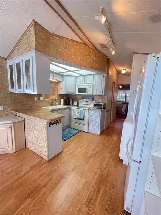 На продажу: $139,900 (1 спален, 1 ванн, 823 Квадратных фут)