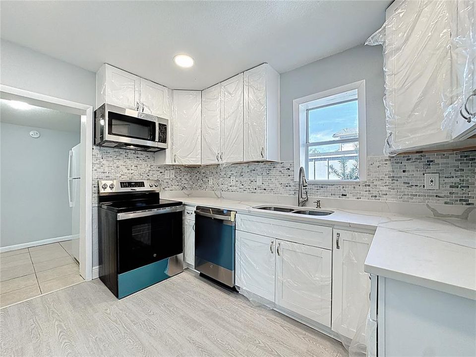 For Sale: $318,000 (3 beds, 1 baths, 1364 Square Feet)